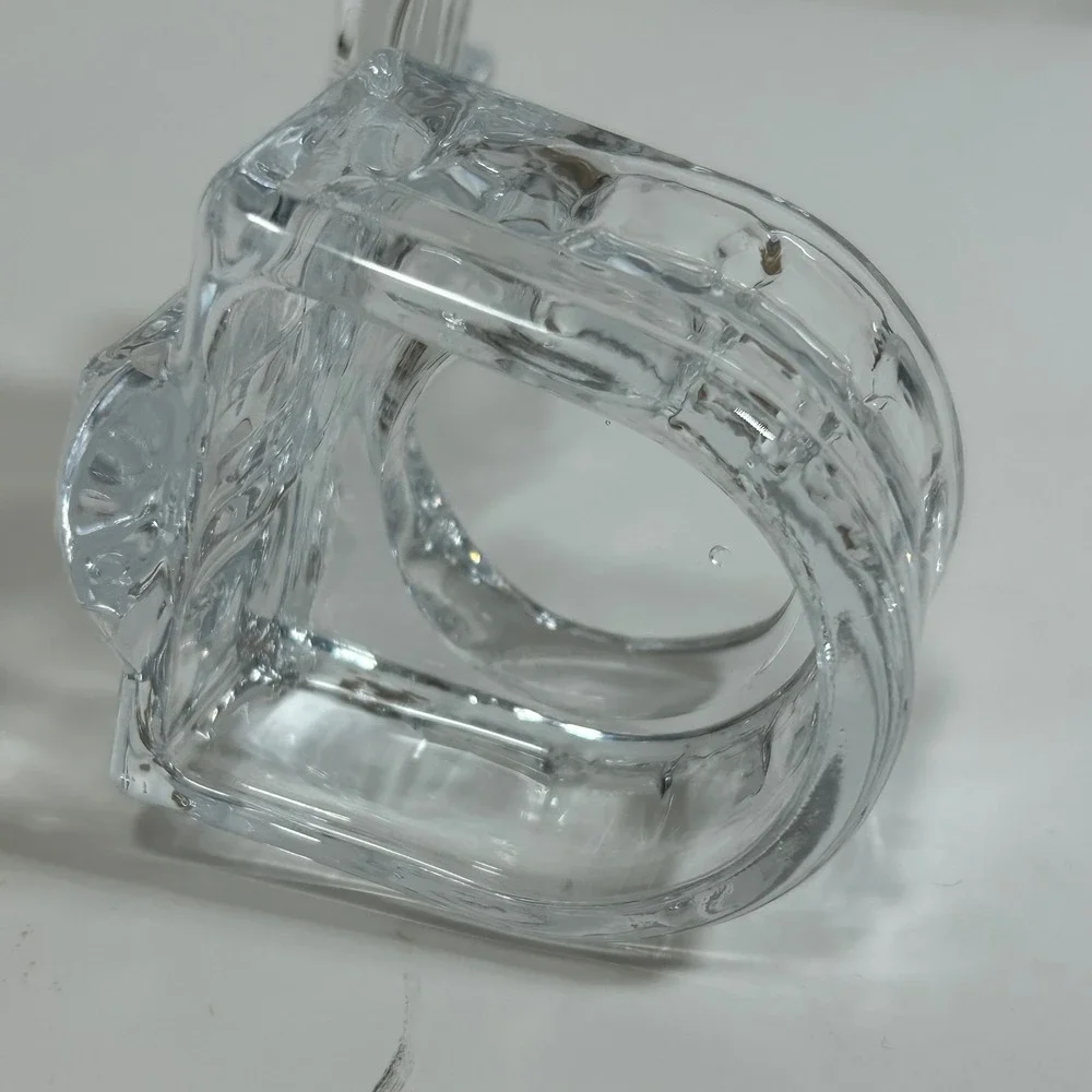 Unbranded clear glass